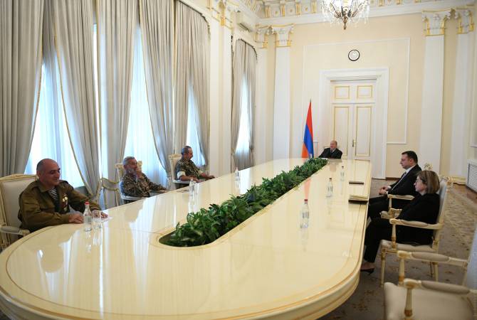 Президент Армении Армен Саркисян принял группу участников Арцахской войны 
