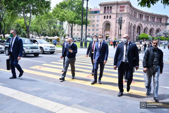 رئيس الوزراء الأرميني نيكول باشينيان يقول أنه لا يوجد غير خيار من عدم استمرار حالة الطوارئ بأرمينيا