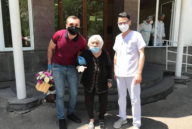 91-ամյա Սրբուհի Մուրադյանը բուժվել է կորոնավիիրուսից և դուրս գրվել 
հիվանդանոցից