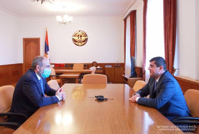 رئيس الوزراء نيكول باشينيان يعقد اجتماعاً مع رئيس آرتساخ أرايك هاروتيونيان في ستيباناكيرت