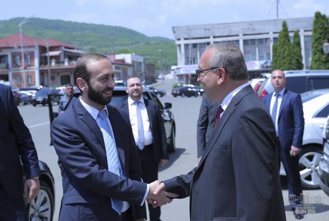 Арарат Мирзоян в Степанакерте встретился с новоизбранным председателем НС Арцаха

