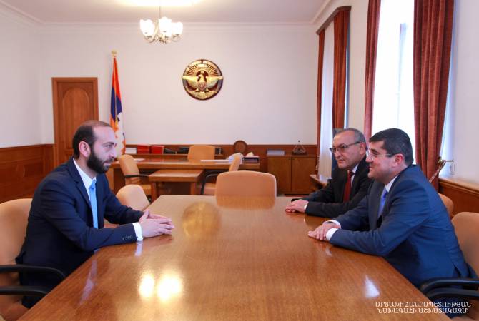 Президент Арцаха и спикер НС Армении обсудили вопросы сотрудничества

