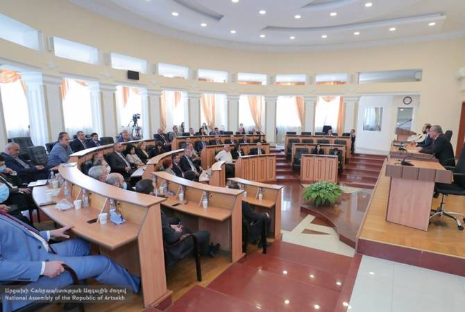 В НС Арцаха приняли возглавляемую председателем НС Армении делегацию

