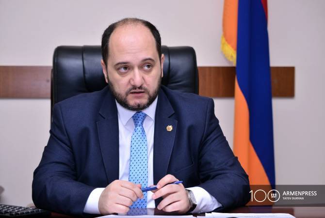 Armenian education minister congratulates school graduates