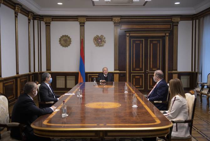 Президент встретился с депутатами фракции "Процветающая Армения" 

