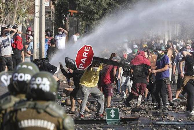 Չիլիում քաղաքացիները բողոքի ցույցի են դուրս եկել կաթսաներով ու գդալներով