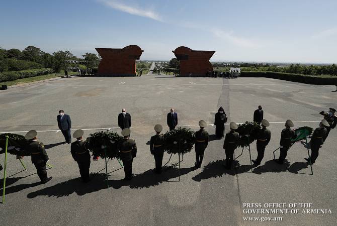Главы Армении и Арцаха воздали дань памяти павших героев Сардарапатского сражения