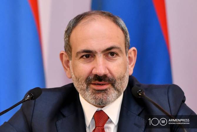 Премьер-министр Армении продолжает получать поздравления по случаю своего дня 
рождения