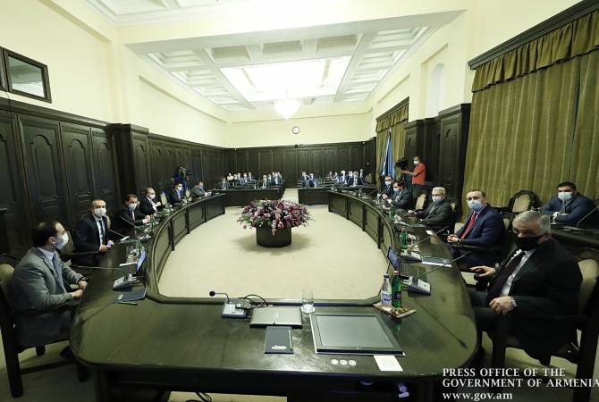 رئيس الوزراء نيكول باشينيان يترأس جلسة لجنة مكافحة COVID-19 عن بعد ويدعو للصرامة بتنفيذ القواعد