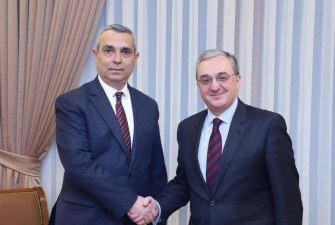 Зограб Мнацаканян поздравил Масиса Маиляна с переназначением на пост министра 
иностранных дел Арцаха