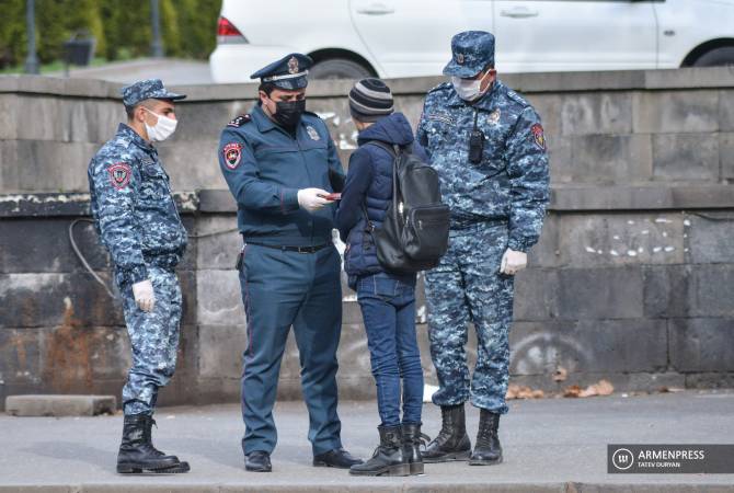 С начала эпидемии в Армении около 100 сотрудников полиции заразились коронавирусом


