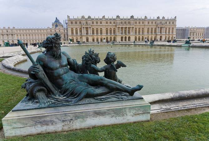 Во Франции открылся Версальский дворец

