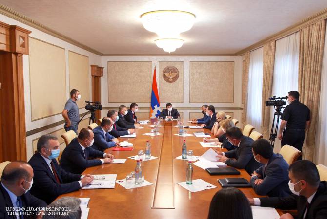  Президент Арцаха провел совещание, посвященное ужесточению мер по борьбе с 
коронавирусом  