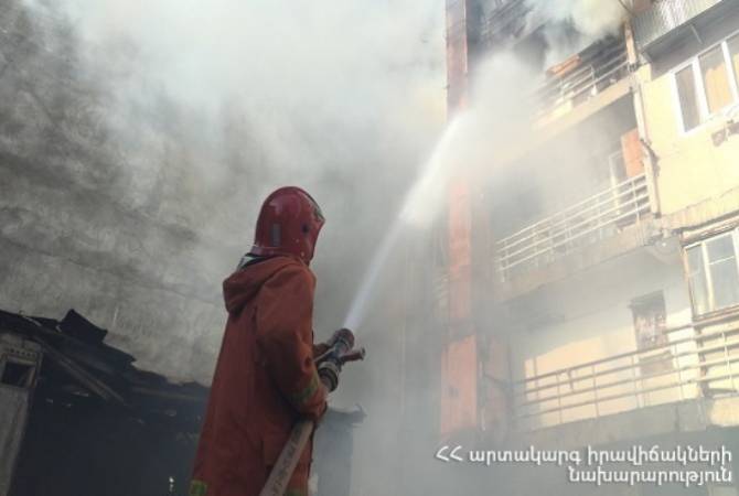  Из здания  бывшего отеля  «Прага» выведены 25  жильцов, 1 задохнулся дымом 