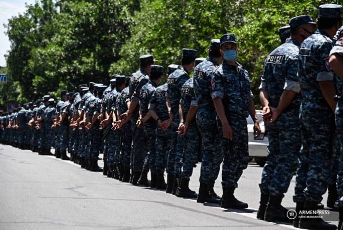  Полиция  дала сторонникам  Царукяна  15 минут, чтобы  прекратить акцию 