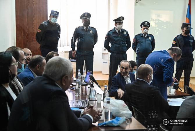 Քոչարյանը լքեց Վերաքննիչ դատարանի նիստերի դահլիճը առողջական վիճակից 
ելնելով