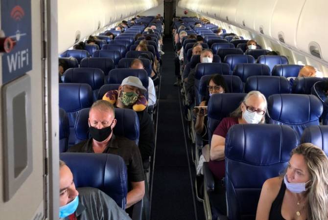 Пассажира сняли с рейса за отказ надеть маску в США