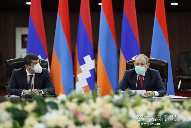 Un séance commune des Conseils de sécurité de la République d'Arménie et de la République 
d'Artsakh