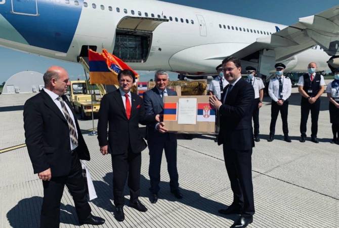 В Ереван прибыл второй самолет с гуманитарной помощью из Сербии

