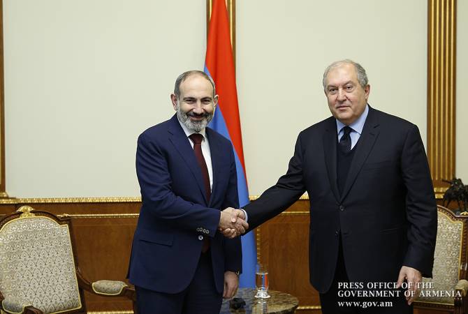 رئيس وزراء أرمينيا نيكول باشينيان يهنئ رئيس الجمهورية أرمين سركيسيان بعيد ميلاده