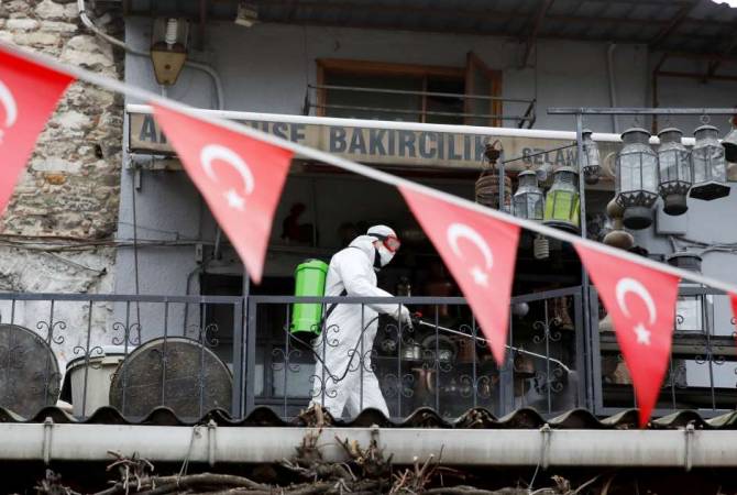 Число умерших от коронавируса в Турции превысило пять тысяч


