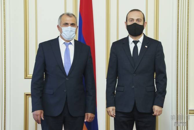 رئيس برلمان أرمينيا آرارات ميرزويان يلتقي القائم بأعمال المحكمة الدستورية الأرمينية آشوت خاتشاتوريان