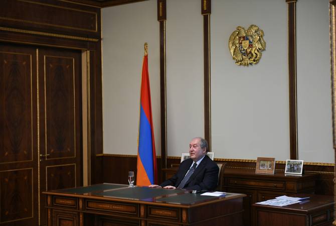 الرئيس أرمين سركيسيان يواصل المناقشات مع المتخصصين بقطاع الصحة حول سبل مكافحة جائحة فيروس كورونا