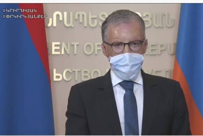 АРМЕНИЯ: По заверению французского врача, ношение масок может способствовать преодолению эпидемии