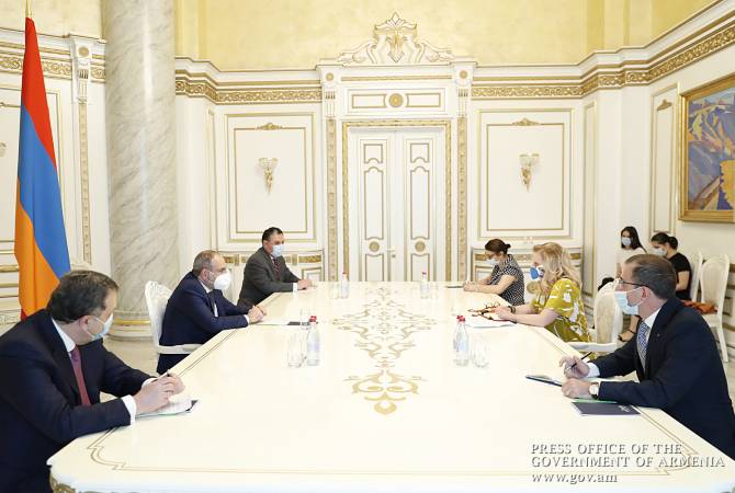 رئيس الوزراء نيكول باشينيان يستقبل رئيسة مجلس أوروبا المنتهية ولايتها بأرمينيا ناتاليا فوتوفا والوفد