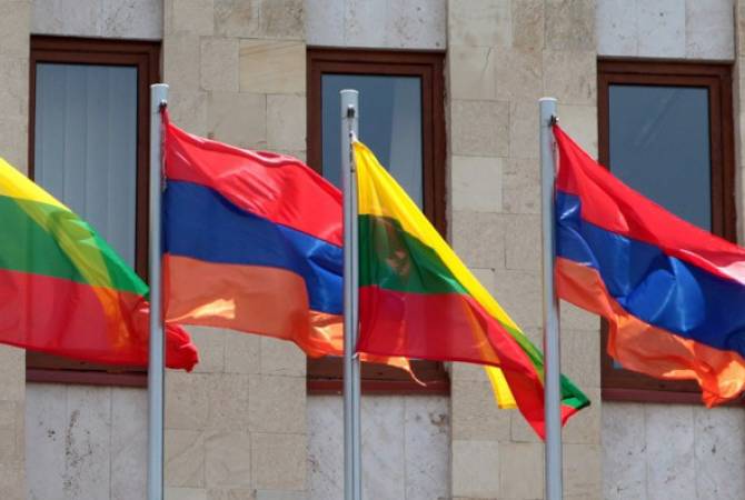  Министр обороны Армении провел телефонный разговор с министром национальной 
обороны Литвы

 