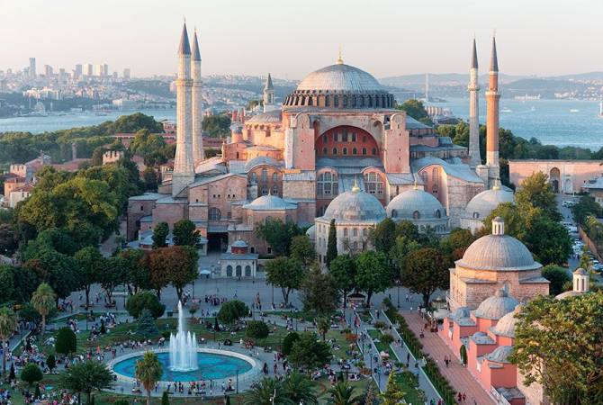 Помпео: США призывают Турцию сохранить собор Святой Софии в статусе музея
