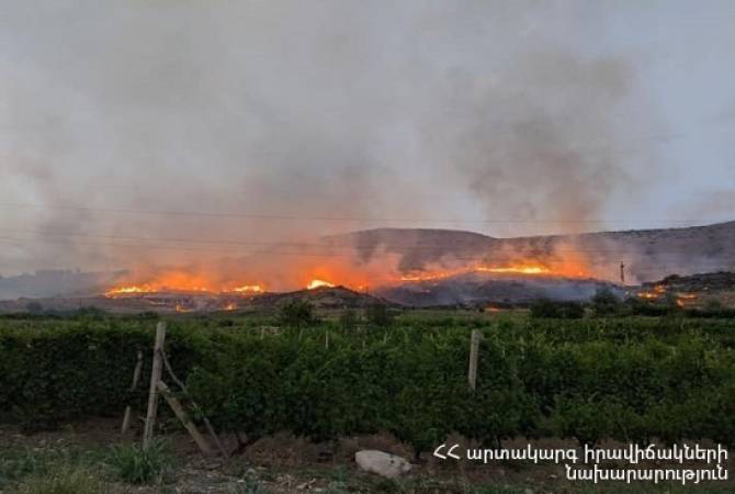 Пожарные-спасатели потушили пожары между селами Арени, Чива и Ринд