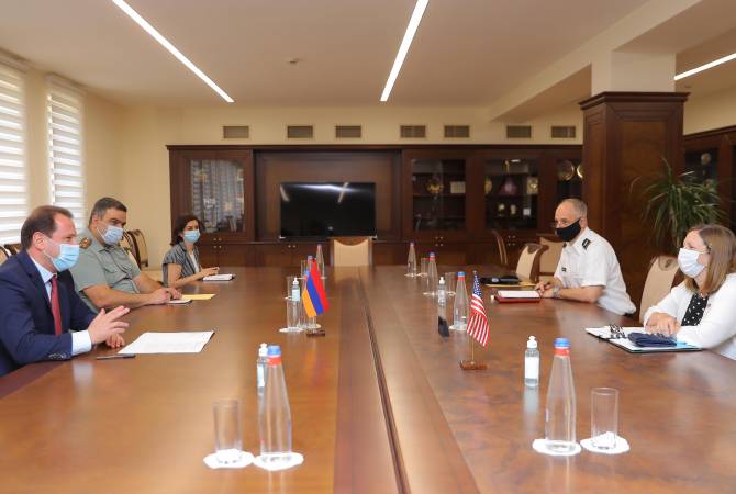 Armenian defense minister receives US Ambassador