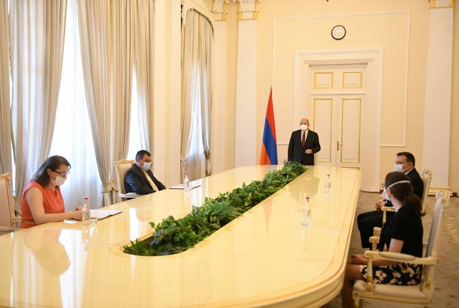 الرئيس أرمين سركيسيان يحضر بالقصرالرئاسي مراسم اليمين الدستورية لقضاة المحكمة الابتدائيةلعدة مقاطعات