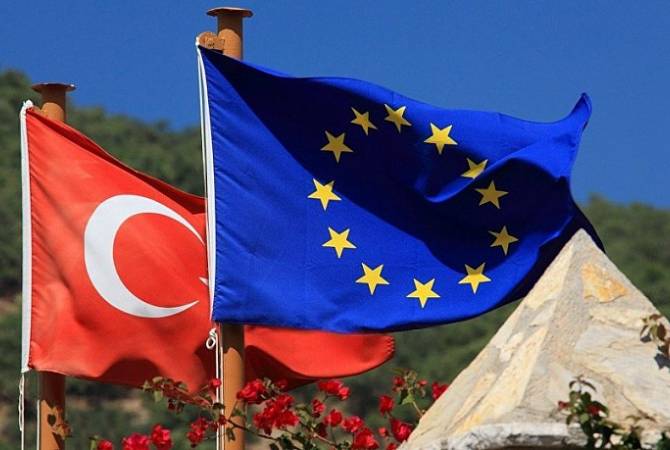 Лидер ведущей партии ЕС назвал исторической ошибкой переговоры о приеме Турции в 
Евросоюз