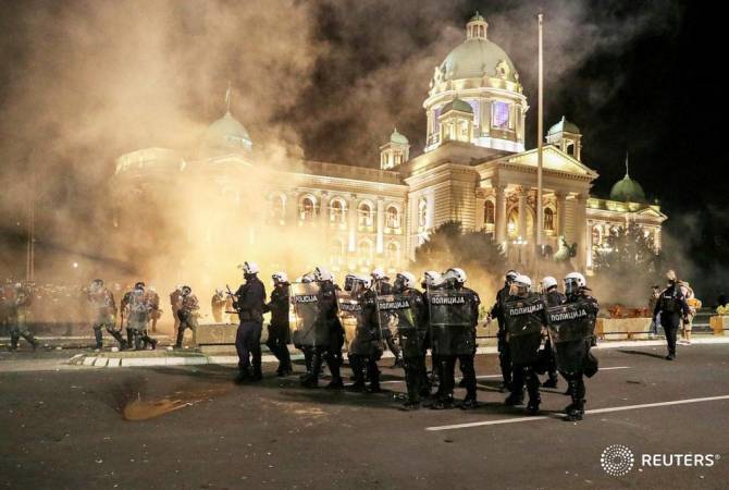 В Сербии при беспорядках пострадали 118 полицейских