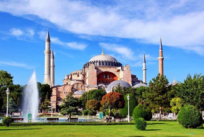 Госсовет Турции вернул статус мечети собору святой Софии в Стамбуле