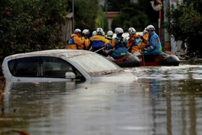 Число жертв наводнений и оползней в Японии достигло 72