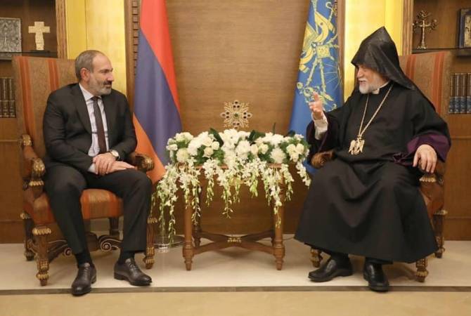 Арам Первый в беседе с Николом Пашиняном выразил поддержку армянской армии