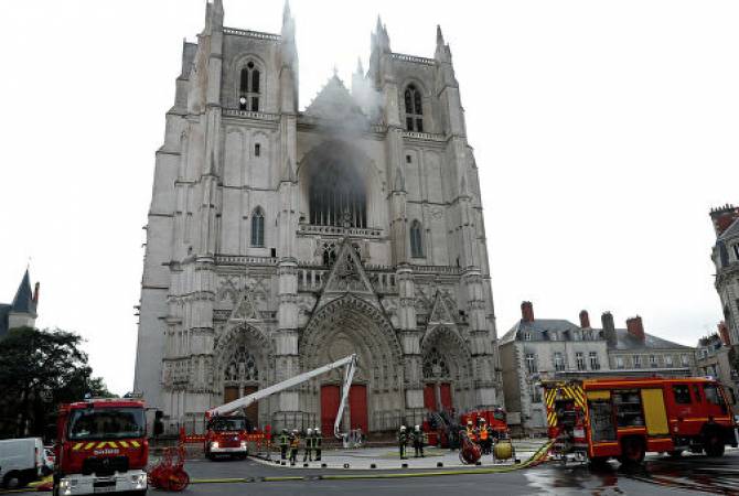 Ֆրանսիայի Նանտ քաղաքում հրդեհ է բռնկվել գոթական Սուրբ Պողոս և Պետրոս 
տաճարում