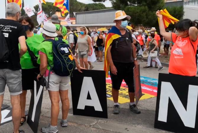  В Каталонии проходит акция протеста против визита короля Испании
 