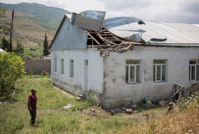  В общинах Неркин Кармирахпюр, Айгепар и Чинари восстанавливаются поврежденные 
дома

 