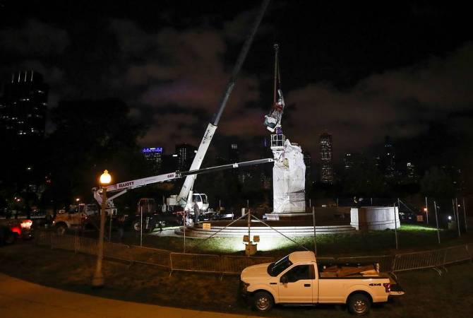  СМИ: в Чикаго демонтировали памятник Христофору Колумбу
 