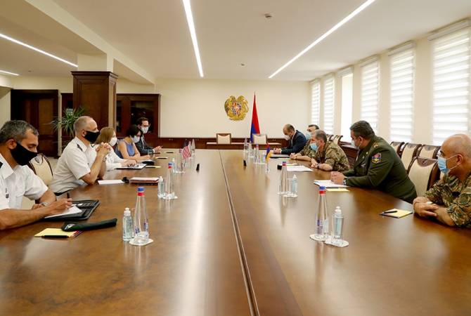 Начальник Генштаба ВС Армении принял посла США

