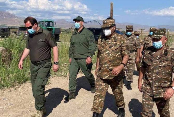 Министр обороны посетил новую боевую позицию на западном участке границы 

