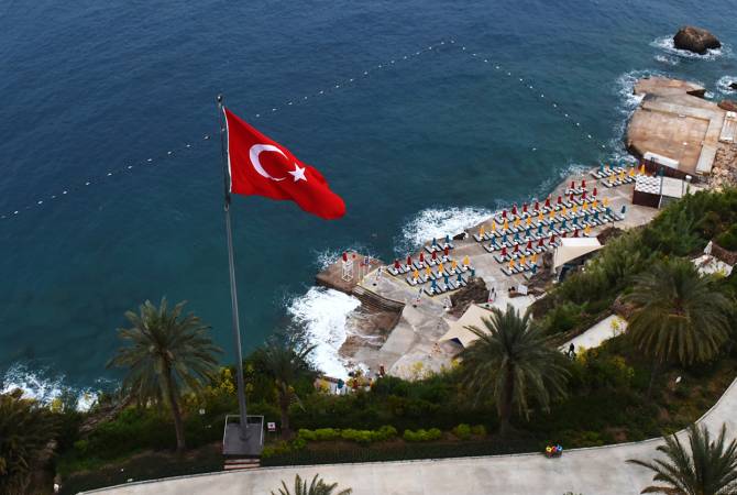 В Турции прокомментировали сообщения о вспышке коронавируса на курортах