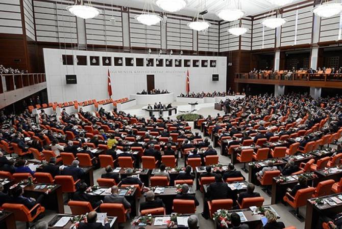Девять депутатов парламента Турции заразились коронавирусом