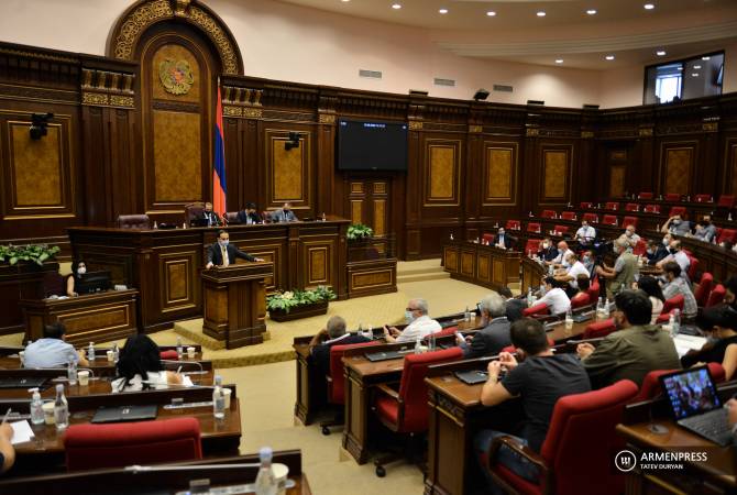 Парламент завершил обсуждение вопроса о продлении режима ЧП

