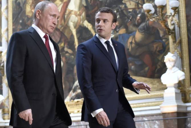 Путин и Макрон обсудили ситуацию в Белоруссии

