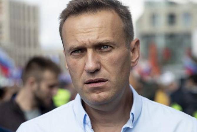 Навального транспортируют в немецкую клинику